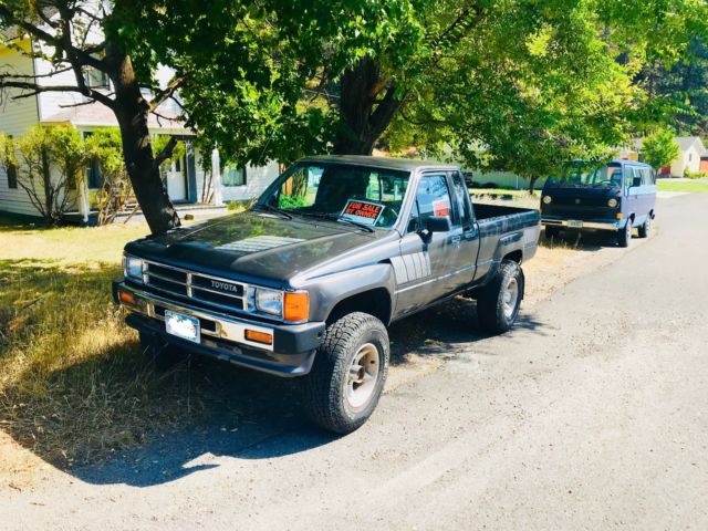 1987 Gray Toyota Pickup Extended Cab Pickup