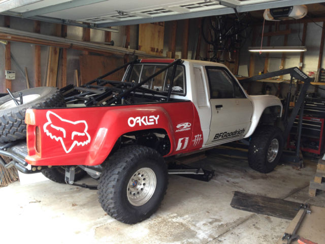 1984 White/Red Toyota Toyota Sr5 Extended cab pickup Pickup Extended cab