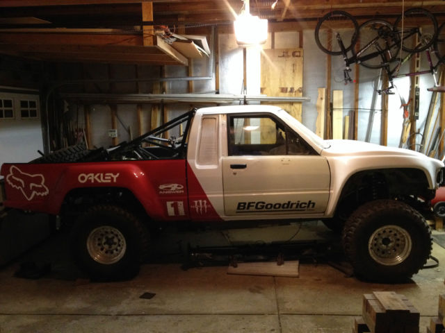 1984 White/Red Toyota Toyota Sr5 Extended cab pickup Pickup Extended cab