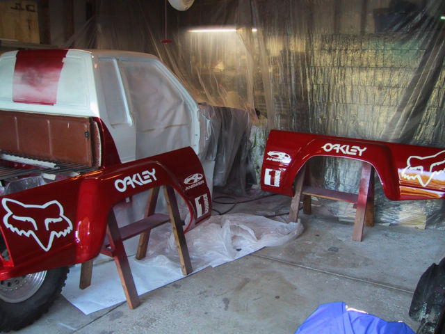 1984 White/Red Toyota Toyota Sr5 Extended cab pickup Pickup Extended cab