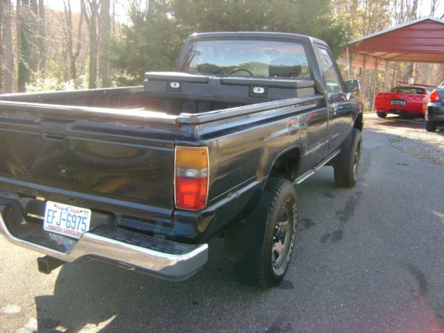 1986 BLACK Toyota Pickup Standard Cab Pickup