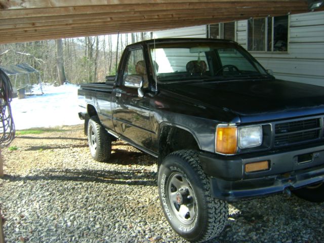 1986 BLACK Toyota Pickup Standard Cab Pickup