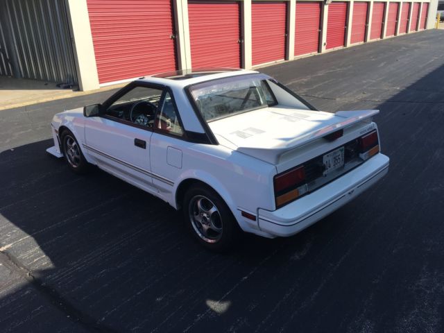 1986 White Toyota MR2 Coupe