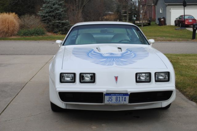 1981 Pontiac Firebird Coupe 2D