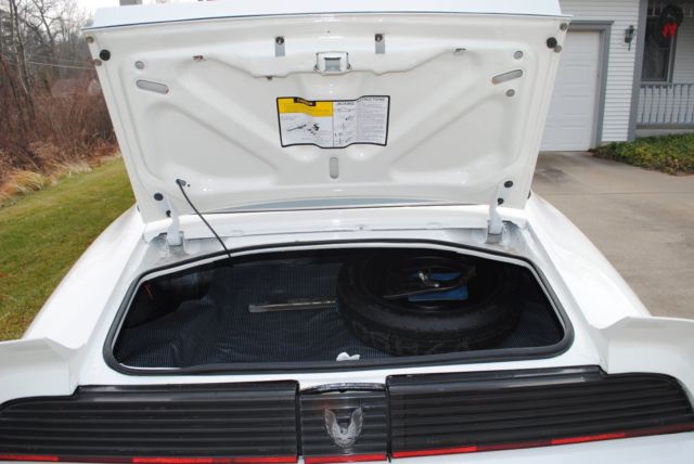 1981 Pontiac Firebird Coupe 2D