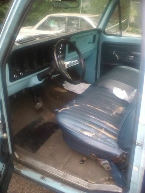 1974 Blue Ford F-250 Van Camper