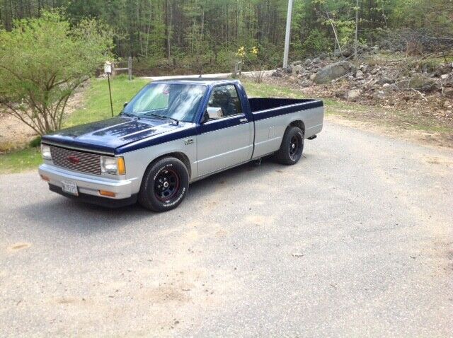 1986 Blue Chevrolet S-10 Standard Cab Pickup