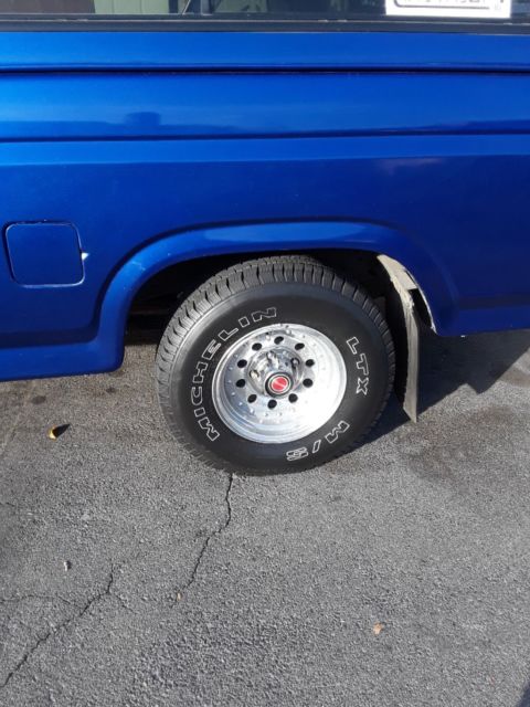 1986 Blue Ford F-150 Pick up