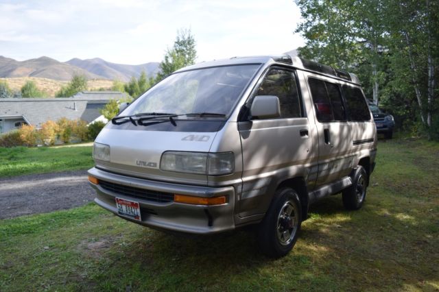 1991 Gold Toyota Liteace Van