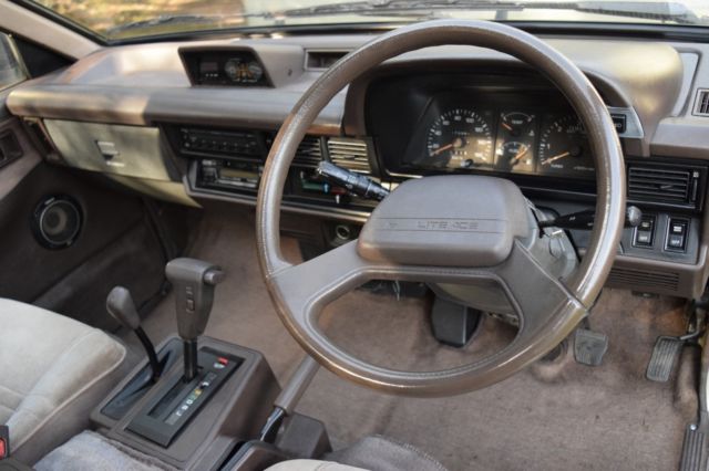 1991 Gold Toyota Liteace Van