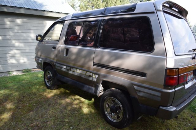 1991 Gold Toyota Liteace Van