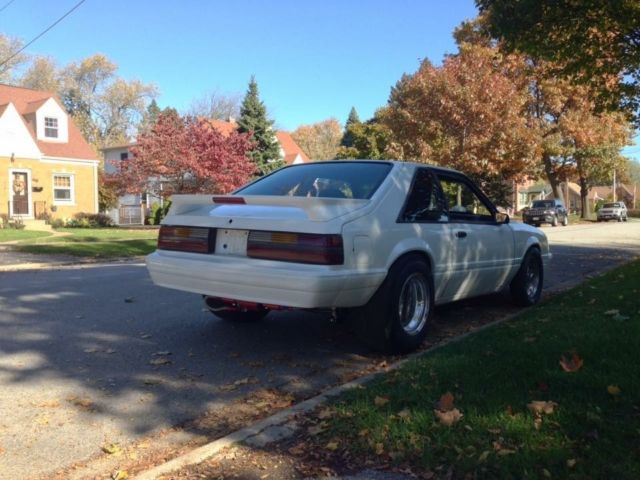 1990 White Ford Mustang Hatchback