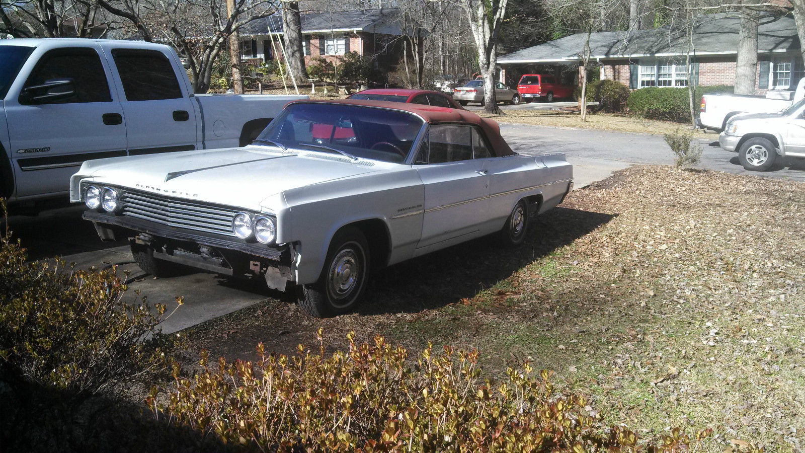 1963 White Oldsmobile Eighty-Eight Convertible