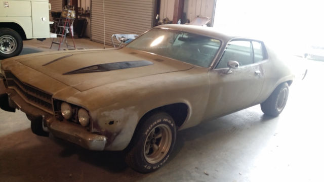 1973 Yellow/Black Plymouth Road Runner Coupe