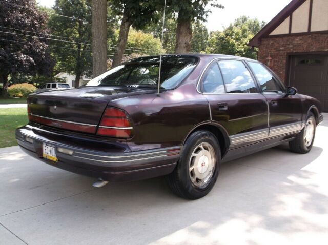 1993 Burgundy Oldsmobile Eighty-Eight Sedan