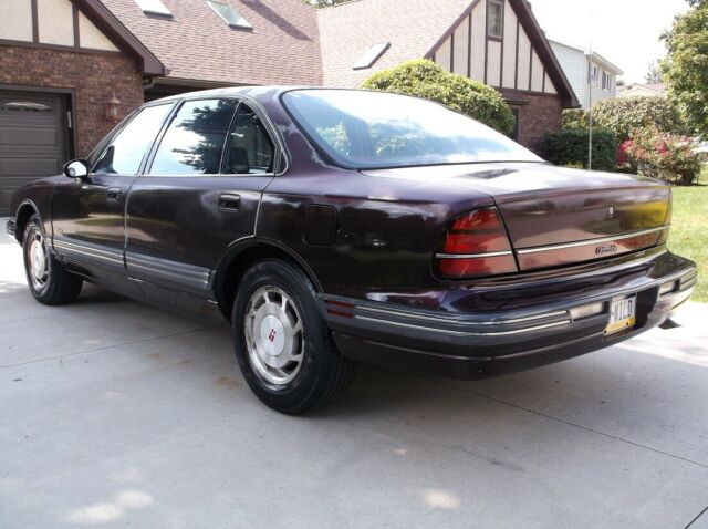 1993 Burgundy Oldsmobile Eighty-Eight Sedan