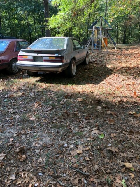 1986 Silver Ford Mustang