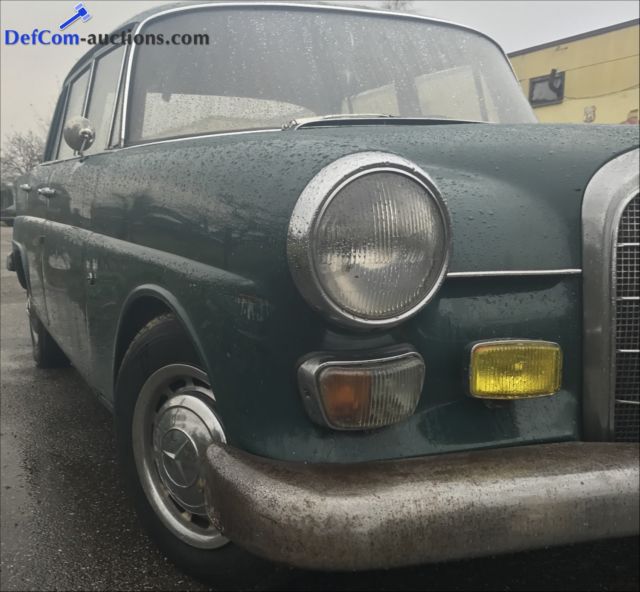 1967 Mercedes-Benz 200-Series