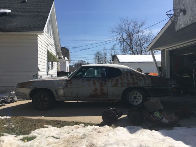 1972 wilderness green Pontiac GTO
