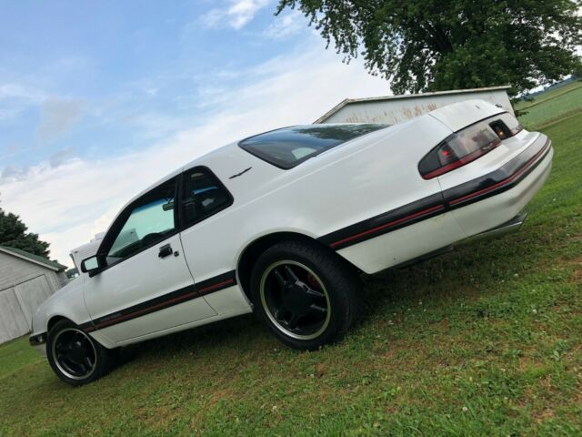 1988 White Ford Thunderbird Coupe
