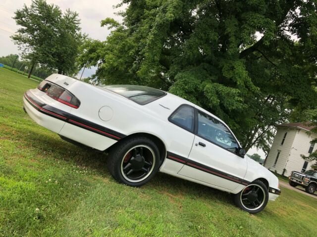 1988 White Ford Thunderbird Coupe