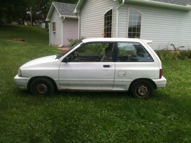 1992 White Ford Festiva Hatchback