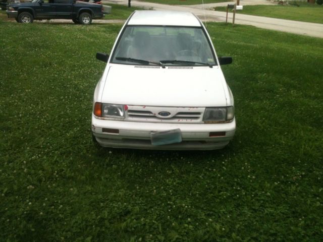 1992 White Ford Festiva Hatchback