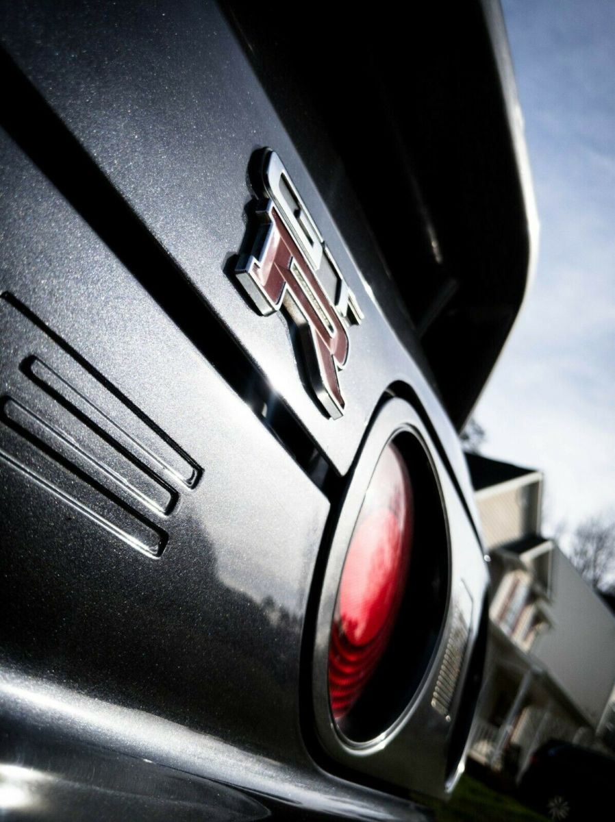 1991 Gray Nissan GT-R Coupe