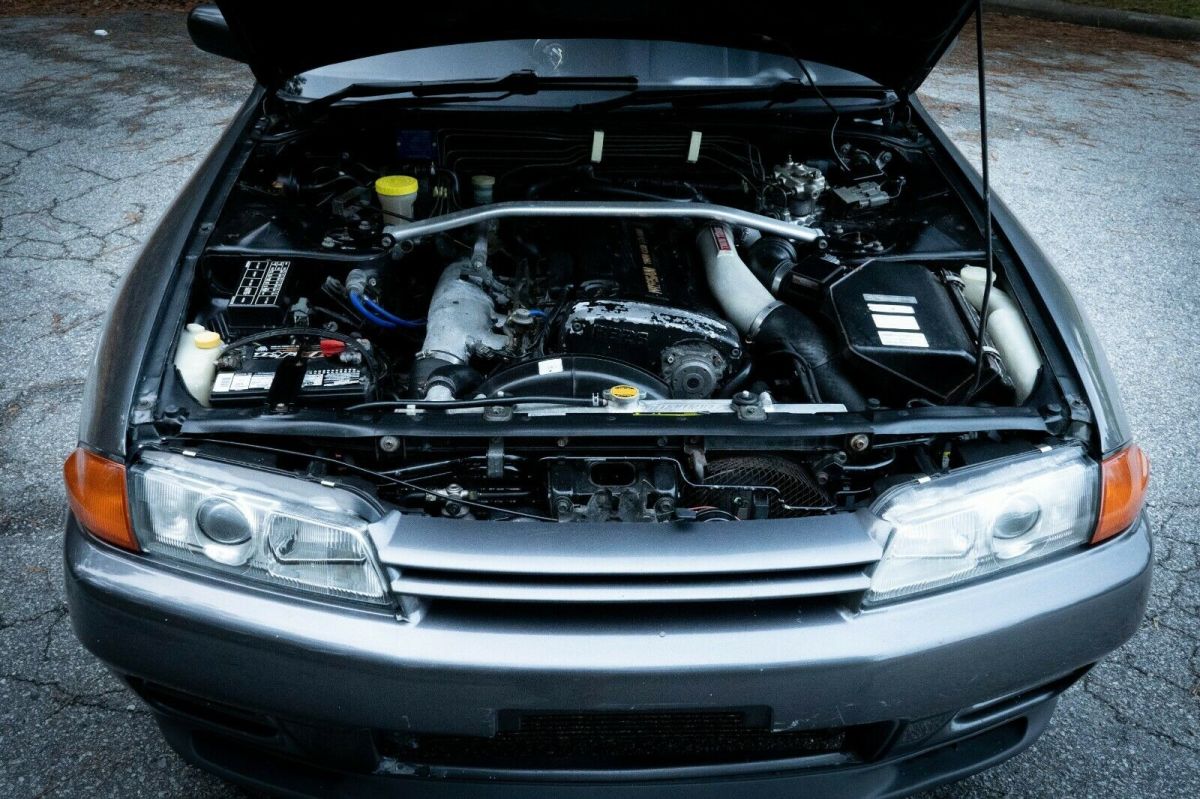1991 Gray Nissan GT-R Coupe