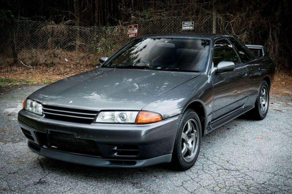 1991 Gray Nissan GT-R Coupe