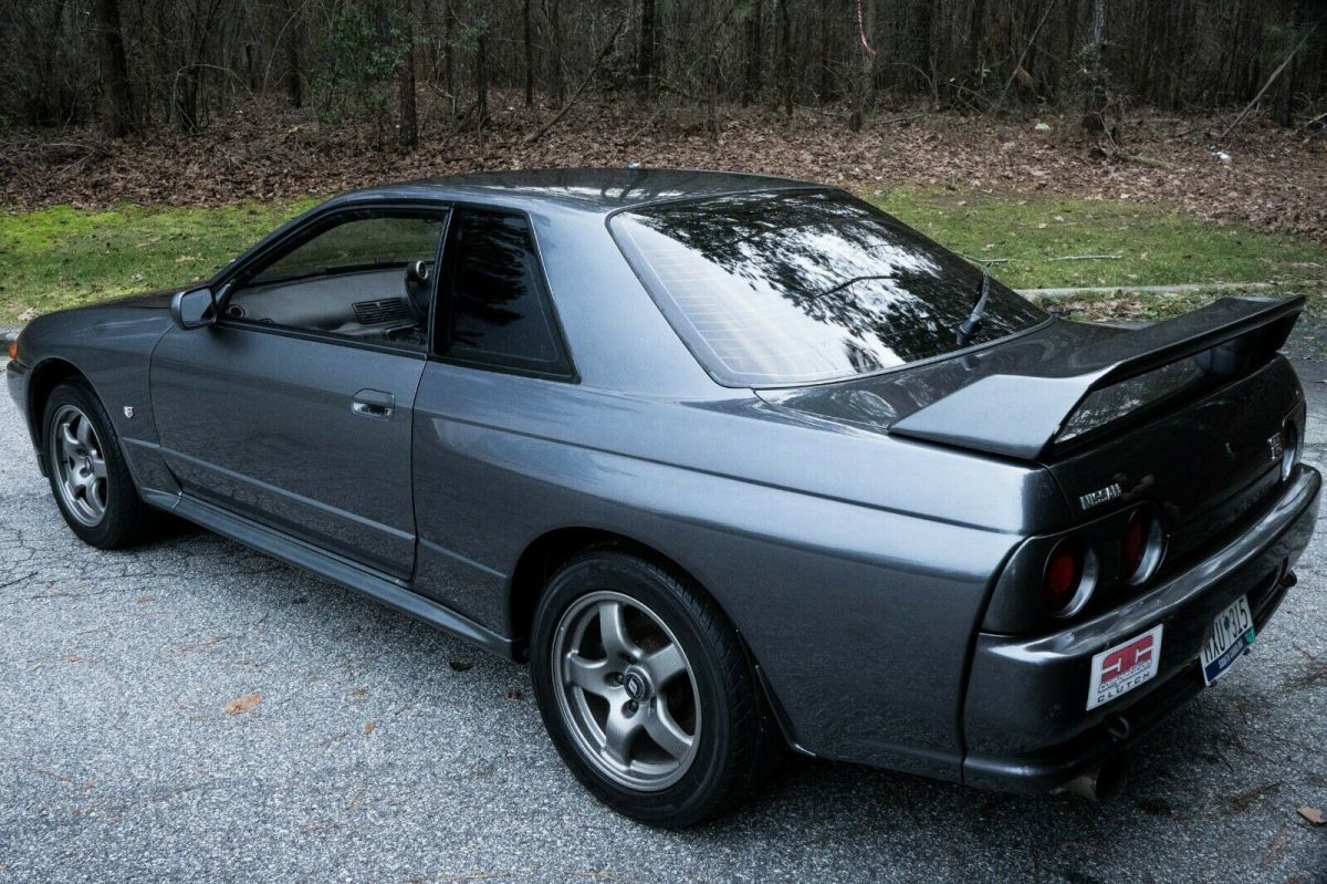 1991 Gray Nissan GT-R Coupe