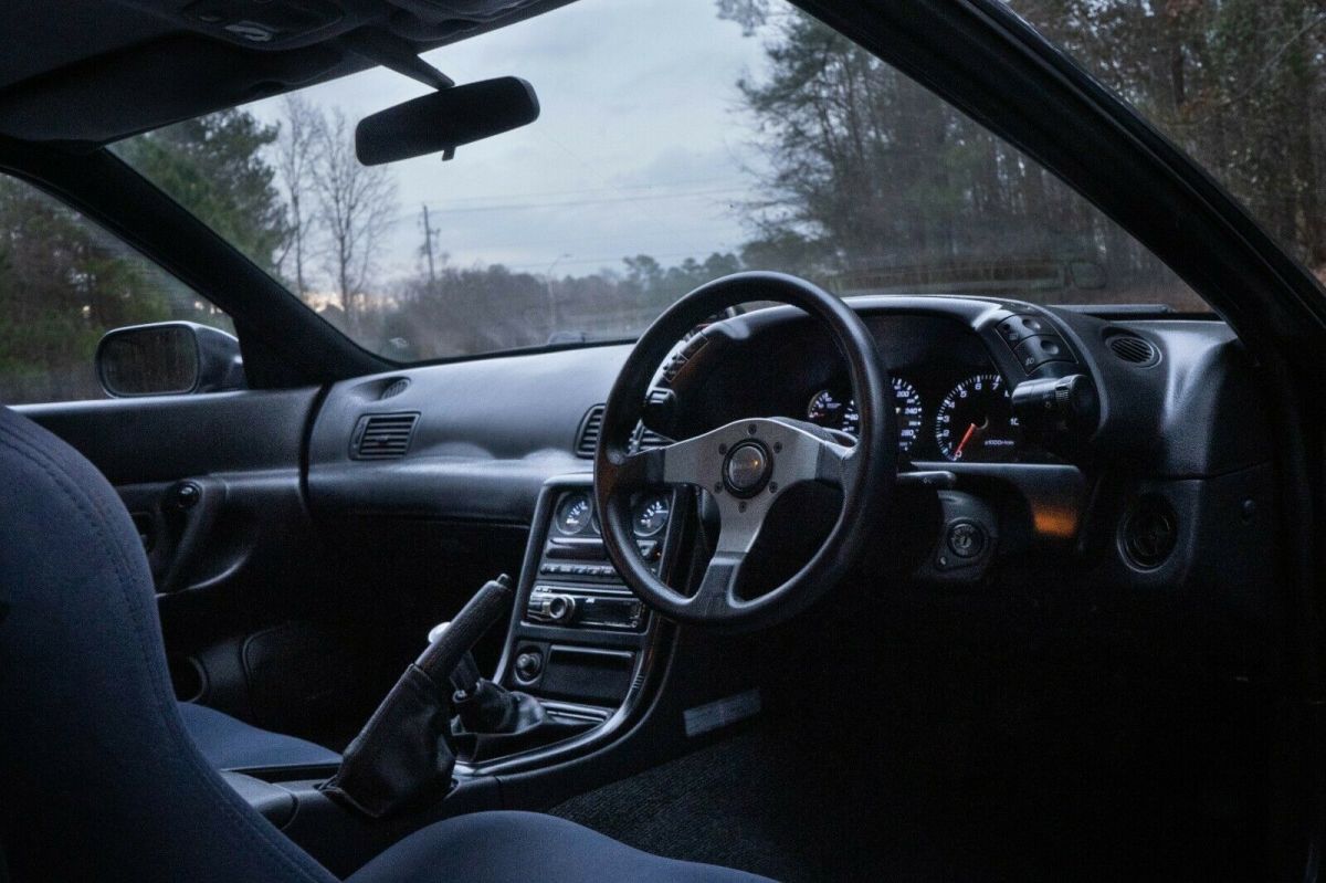 1991 Gray Nissan GT-R Coupe