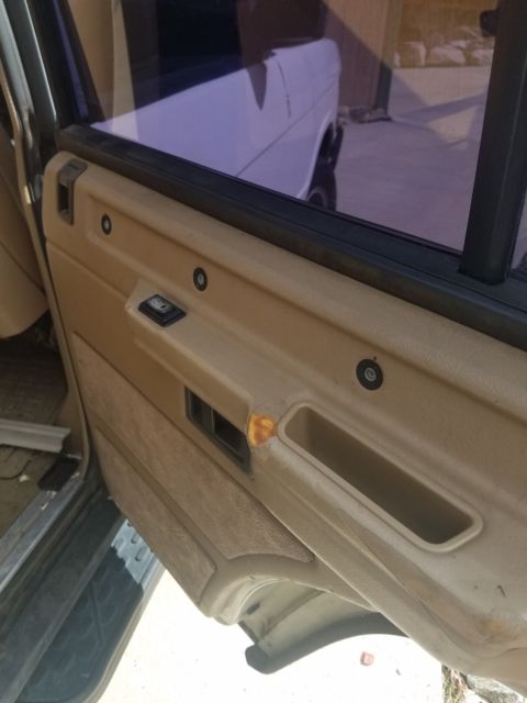 1989 White Land Rover Range Rover SUV