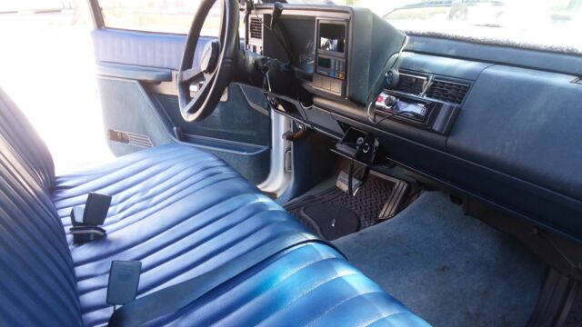 1992 White Chevrolet Silverado 1500 Standard Cab Pickup