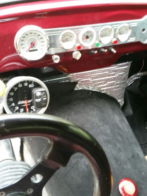 1972 Black and Cherry Volkswagen Beetle - Classic Coupe