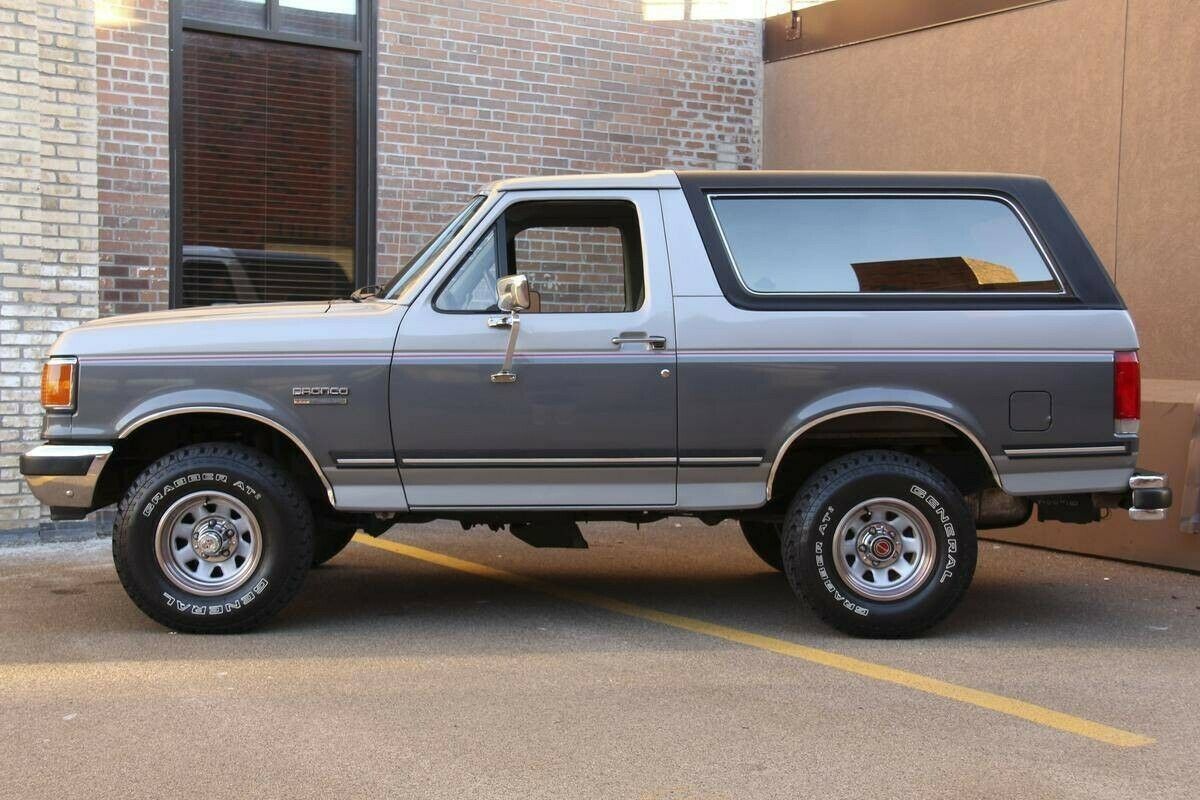 1989 Silver Ford Bronco SUV
