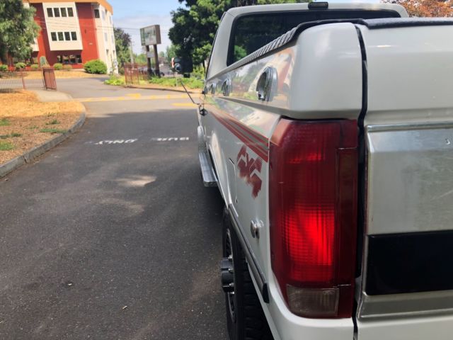 1992 White Ford F-250 Standard Cab Pickup