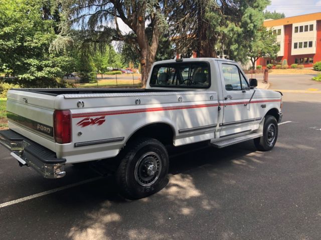 1992 White Ford F-250 Standard Cab Pickup