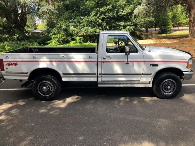 1992 White Ford F-250 Standard Cab Pickup