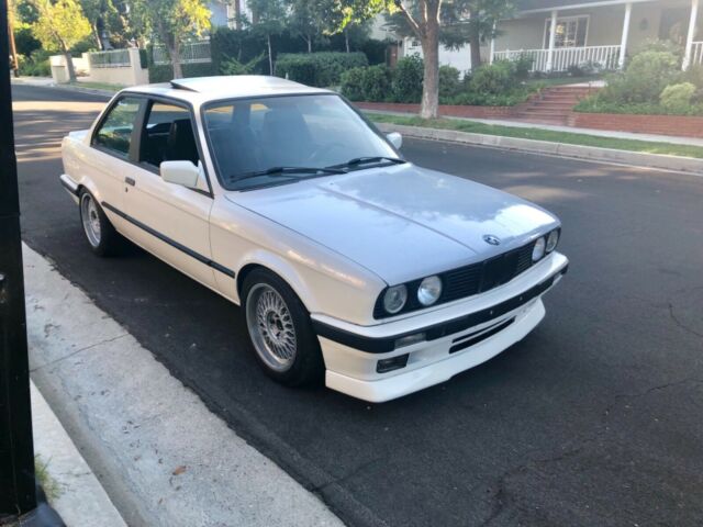 1991 White BMW 3-Series Coupe