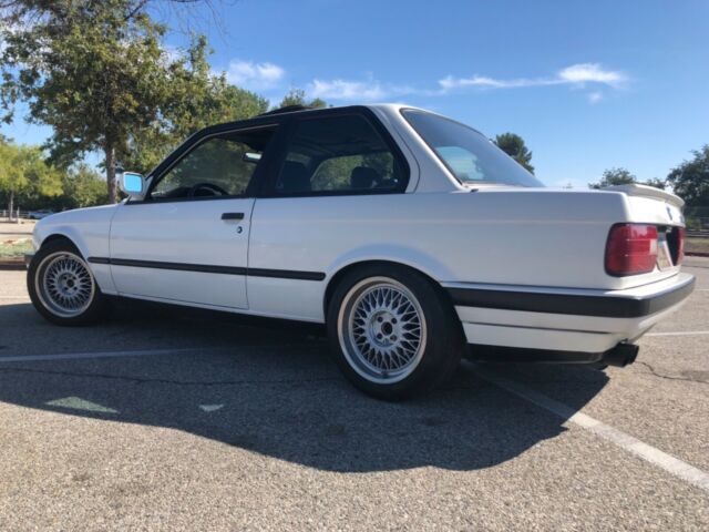 1991 White BMW 3-Series Coupe