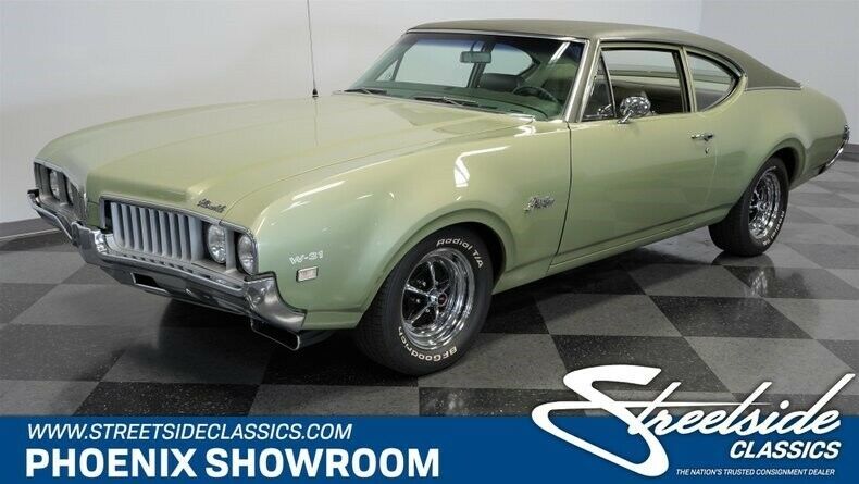 1969 Green Oldsmobile Cutlass Hardtop