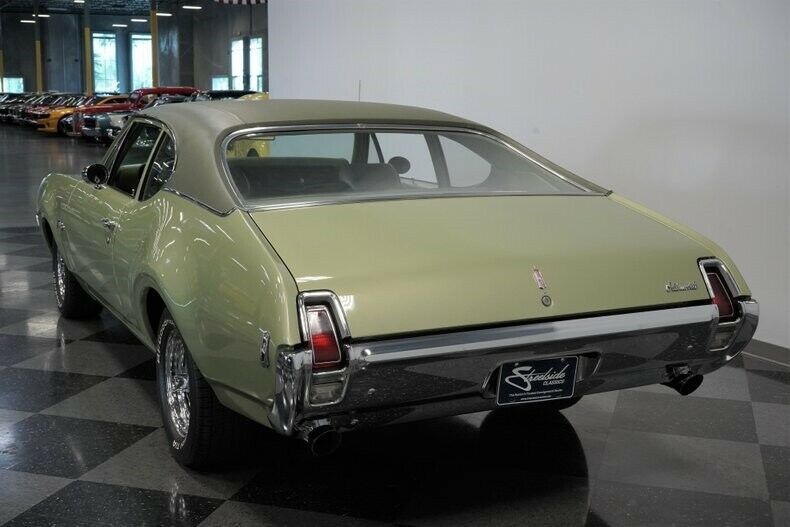 1969 Green Oldsmobile Cutlass Hardtop