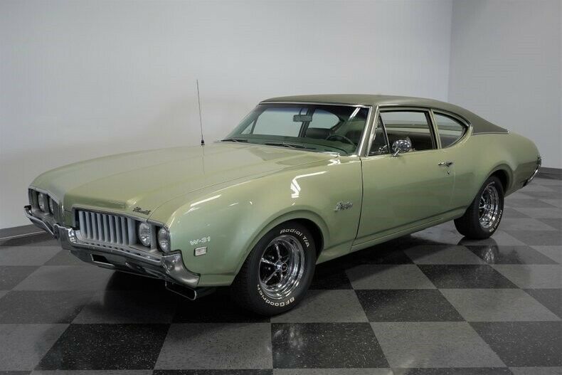 1969 Green Oldsmobile Cutlass Hardtop