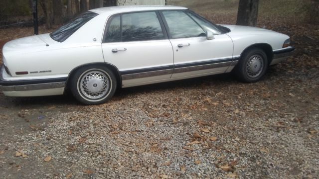 1992 White Buick Park Avenue Sedan
