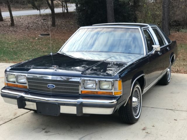 1988 Blue Ford Crown Victoria Sedan