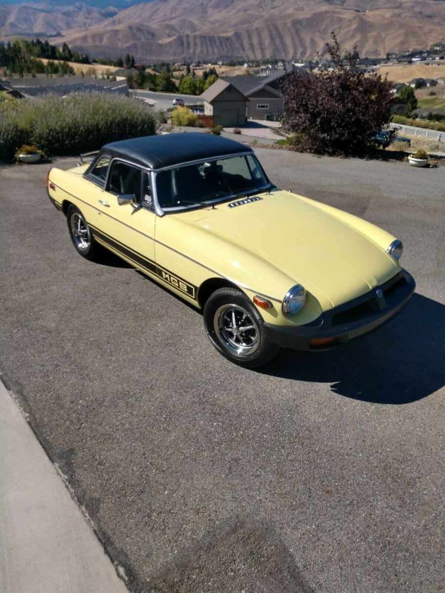 1977 Yellow MG MGB Convertible