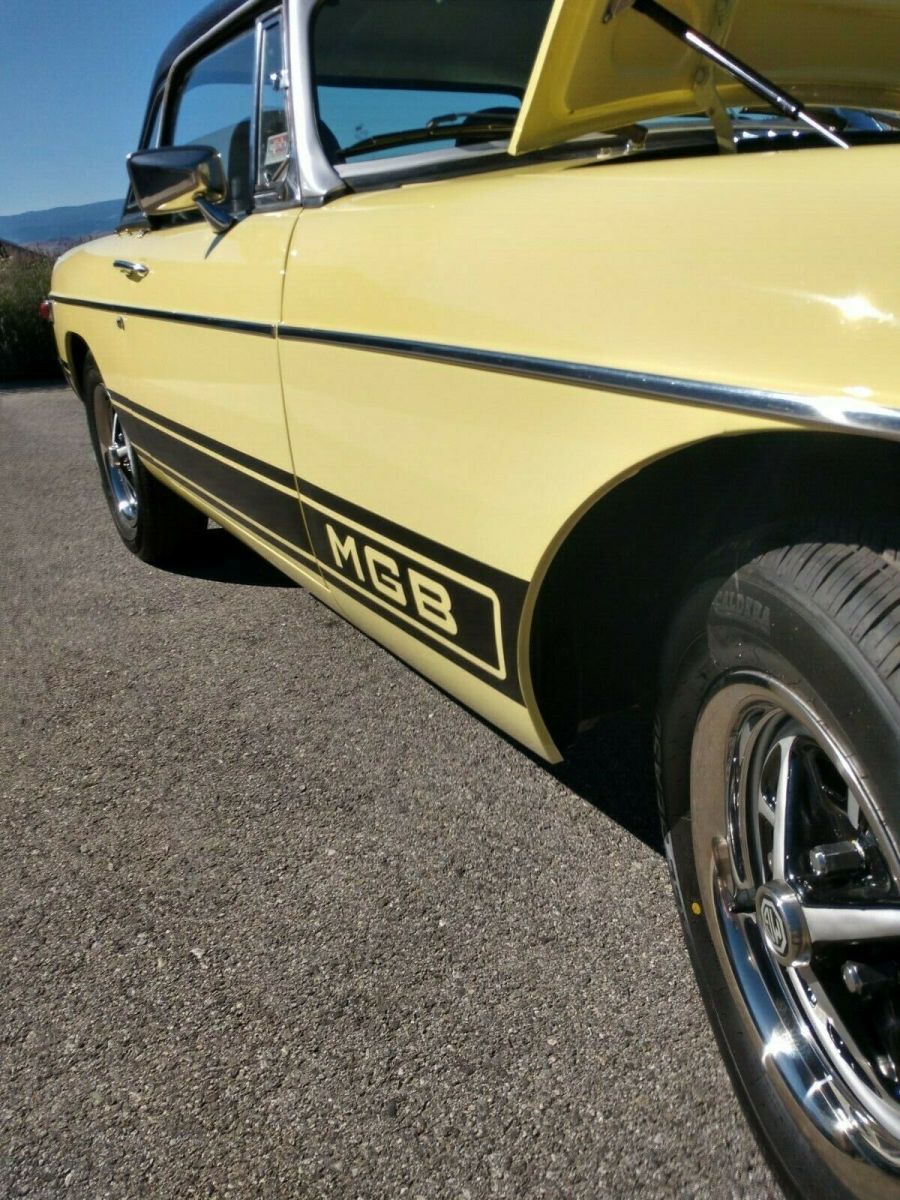 1977 Yellow MG MGB Convertible