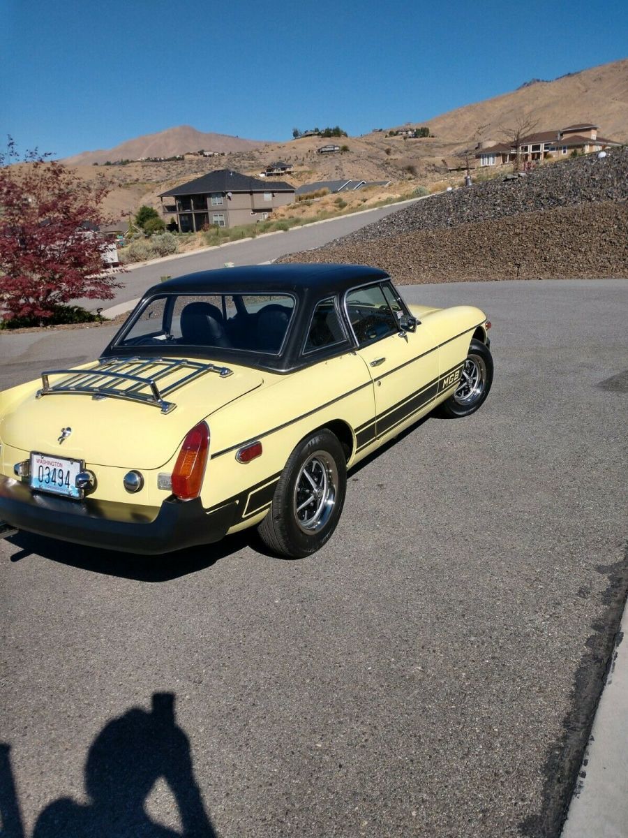 1977 Yellow MG MGB Convertible