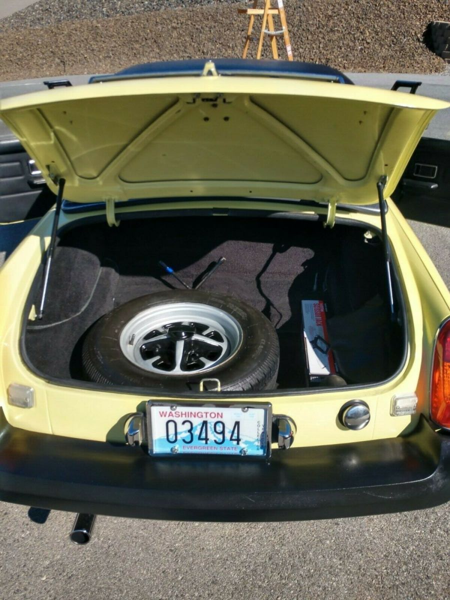 1977 Yellow MG MGB Convertible